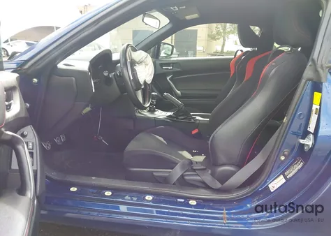 2013 Scion Fr-S z USA, uszkodzony, nr VIN JF1ZNAA15D1713407